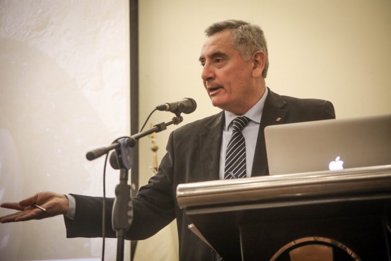 Alan Fairlie, del Parlamento Andino, demanda se reestructure al Agrobanco