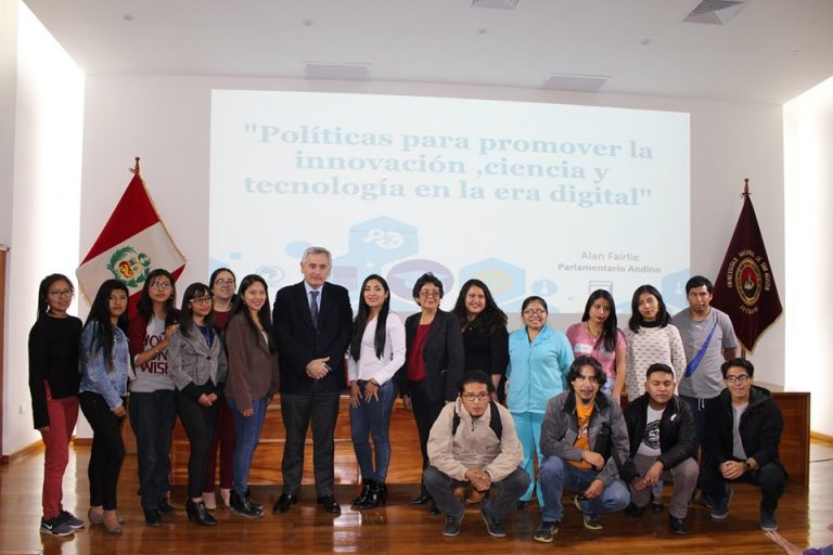 Conferencia: “Políticas para Promover la Innovación, Ciencia y Tecnología en la Era Digital”