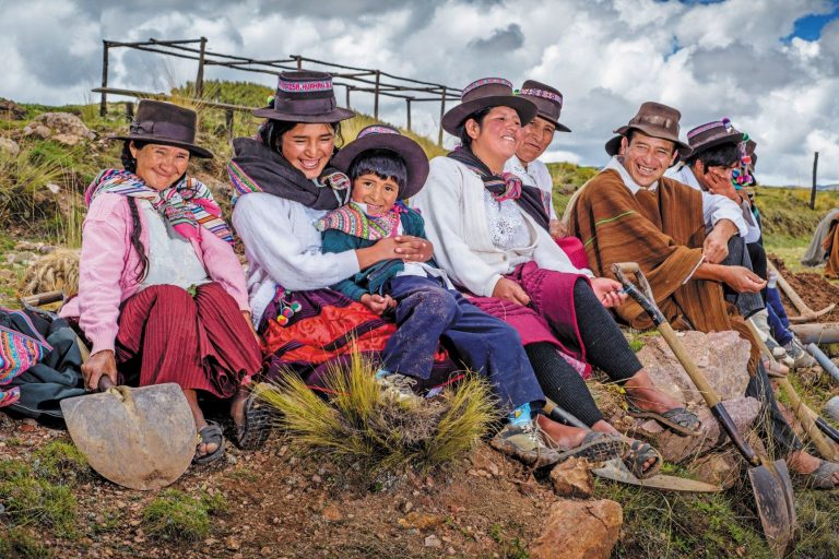 Parlamentario andino Alan Fairlie saluda el lanzamiento del “Decenio de la Agricultura Familiar” en el Perú