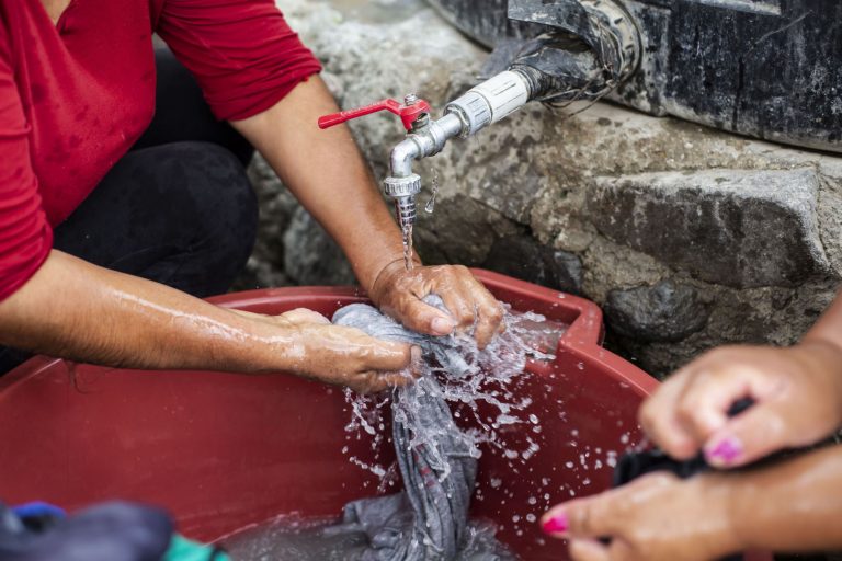 Perú quiere privatizar, Chile fracasa en su privatización del agua