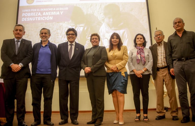 Conferencia: Pobreza, Anemia y Desnutrición en las instalaciones del Colegio Médico del Perú