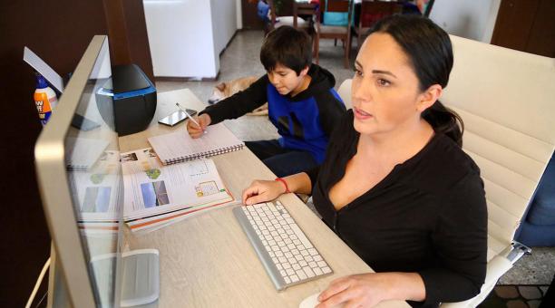 SOBRECARGA LABORAL EN LAS MUJERES